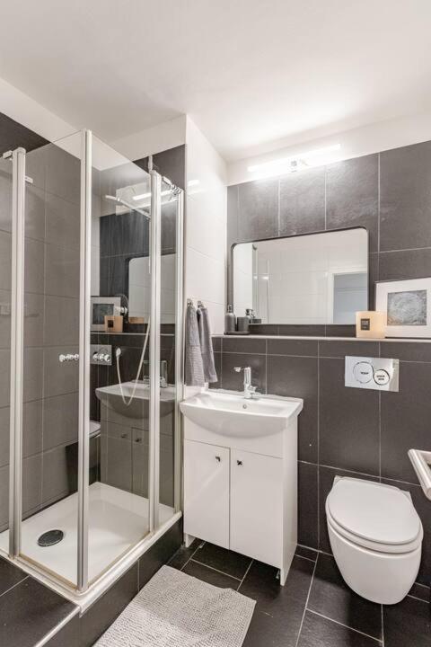 Schoenes Apartment Mit Parkplatz & 24H Checkin Keulen Buitenkant foto